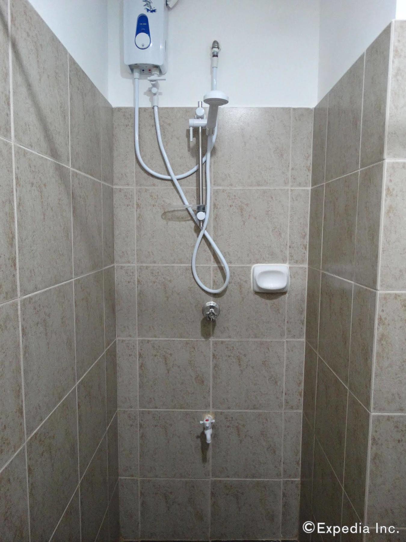 Reddoorz Plus Near Rizal Junction Puerto Princesa Bagian luar foto