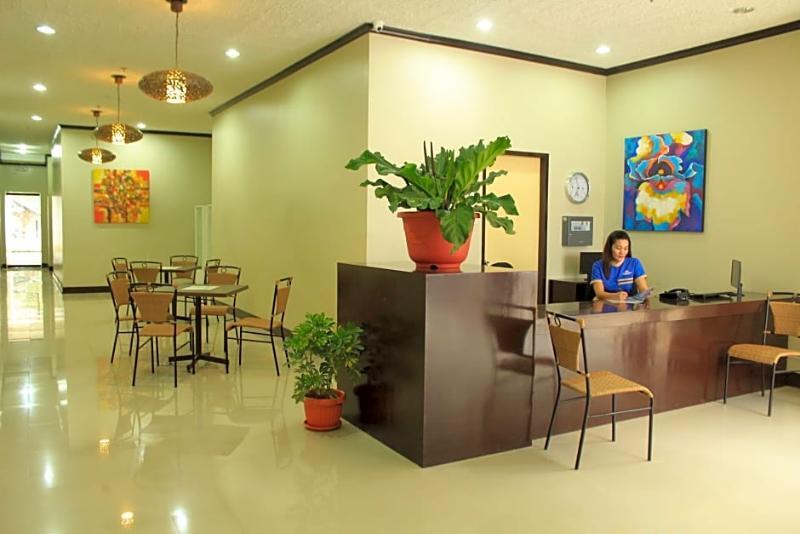 Reddoorz Plus Near Rizal Junction Puerto Princesa Bagian luar foto