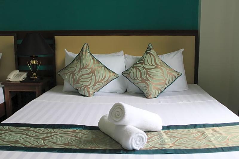 Reddoorz Plus Near Rizal Junction Puerto Princesa Bagian luar foto